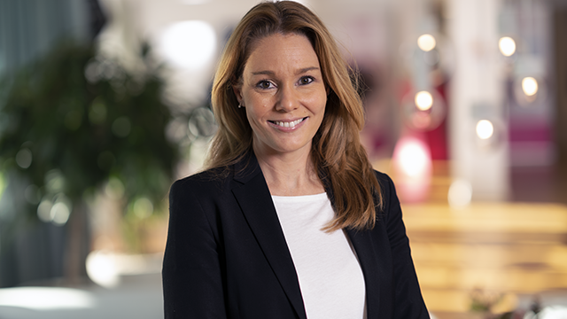 Porträtt av medarbetare på Euro Accident som ser glad ut